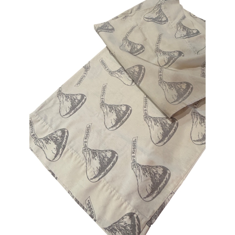 Vintage Hershey's Kisses Pillowcases Set of 2 Chocolate Candy Novelty AS IS - Picture 4 of 10